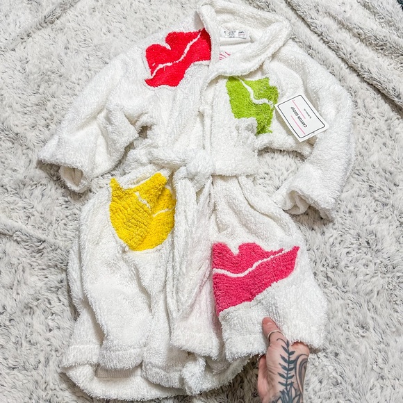 canyon group Other - Vintage Chenille Kisses / Lips robe Canyon Group by Damze Co M/L